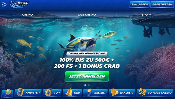 Die Homepage von Bassbet Casino, im Hintergrund sehen wir eine Unterwasser Szenerie, dazu eine Beschreibung über den Willkommensbonus von 100 % bis zu 500 € + 300 Freispiele + 1 Bonus Crab