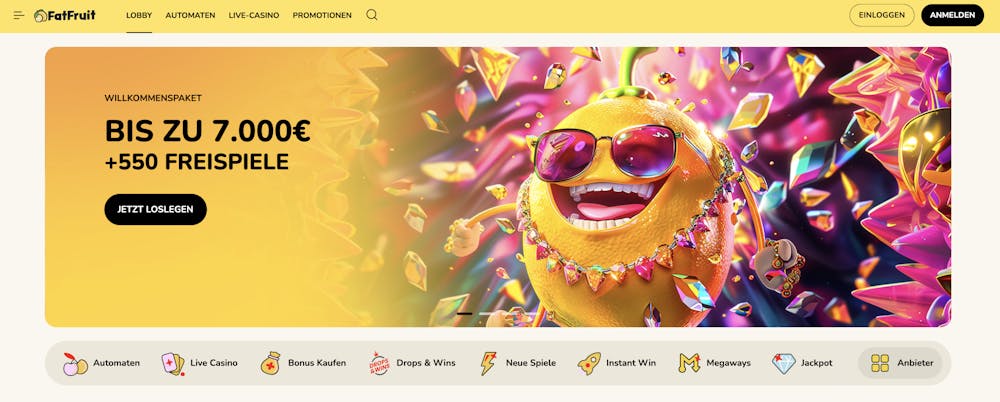 Startseite des FatFruit Casinos zeigt Willkommensbonus bis zu 7.000 Euro und 550 Freispiele