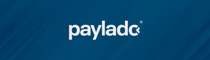 Paylado Logo vor dunkelblauem Hintergrund
